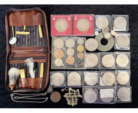 Bag of Mixed Coins, Jewellery, Barbers Set etc. Interesting Lot. Please See Photos. 