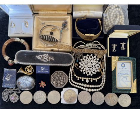 Bag of Mixed Collectables, Includes Coins & Costume Jewellery, 