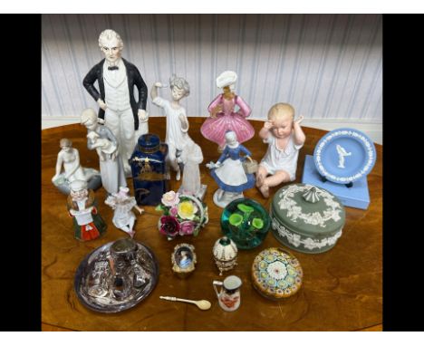 Miscellaneous Box of Collectibles, including Murano glass figure, two LLadro figures, jug, thimble, Buckingham Palace commemo
