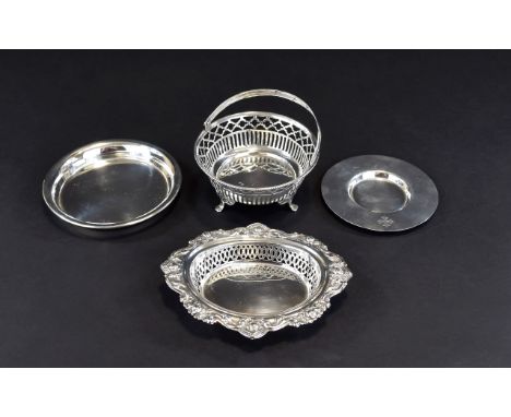 A Fine Collection of Small Antique Silver Items ( 4 ) Comprises 1/ Edwardian Nice Quality Silver Open worked Round Swivel Han