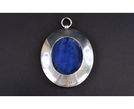 Edwardian - Nice Quality Oval Shaped Silver Photo / Portrait / Miniature Frame with Ring for Hanging ( Wall ) Hallmark Birmin