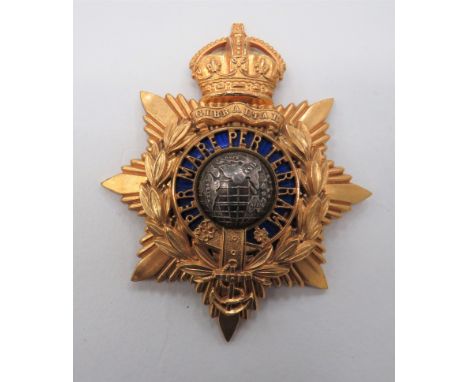 Post 1901 Royal Marines Officer's Badgegilt, Kings crown backing star.  Overlaid gilt wreath, scroll and anchor.  Pierced, be