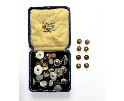 A small quantity of collar and shirt studs, to include 4 grams of 9ct gold (1 bag)