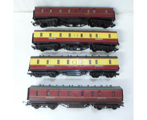 Four Bachmann 00 gauge coaches 