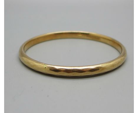 A '9ct metal core' bangle 