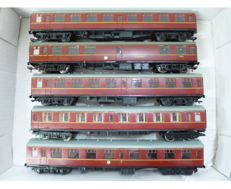 Five Bachmann 00 gauge coaches 