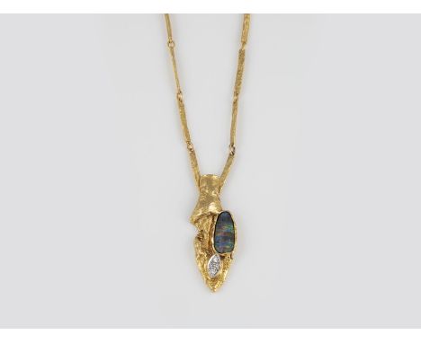OPAL-DIAMANT-COLLIER Gelbgold, Weißgold. L. 41 cm, Ges.-Gew. ca. 16,7 g. Gest. 750, Herstellersignet. Ein Opal, vier Brillant