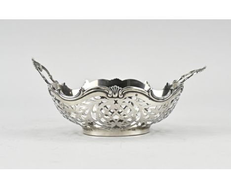 Silver chocolate basket, 835/000, oval model with a contoured edge and handles made of volutes. The chocolate basket has a fl