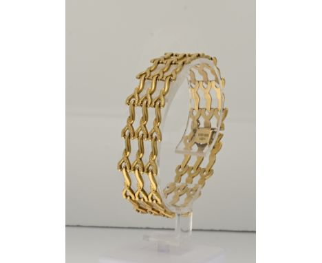 Yellow gold bracelet, 750/000, wide model with openwork links. The bracelet is equipped with a box clasp and safety. width 18