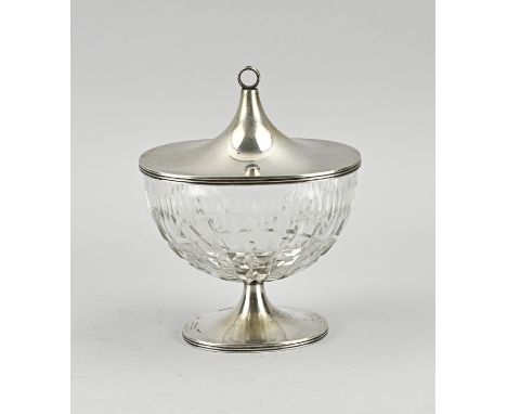 Crystal bonbonniere with silver, 925/000. Oval cut bonboniere on an oval silver base with fillet edge. And an oval lid with a
