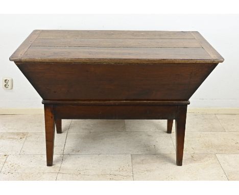 Antique oak grain bin with lid. Approximately 1800. Ideal to use as a table or console table. Top is removable and has a larg