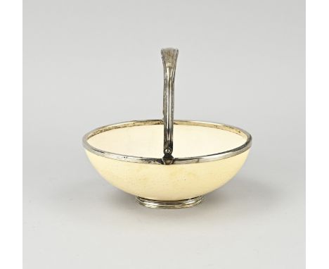 Bowl made from an ostrich egg on a silver oval base with fillet edge, a silver edge with bracket, with fillet edge. Marked Si