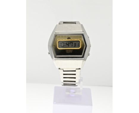 Orient digital watch, steel model G641110-40 CS, with a contoured case with a gold/brown gradient element in the watch case. 