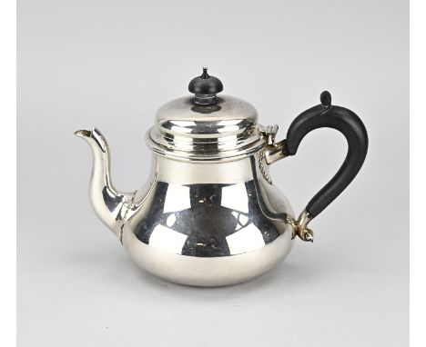 Beautiful silver English coffee pot, 925/000, bonton model, with wooden handle and knob. MT.: Heming &amp; Co. London. last: 