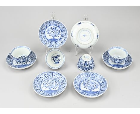 Lot of 17th - 18th century Chinese porcelain cups + saucers with parsley decor + bottom mark. Four cups, two cups one hairlin