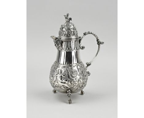 Silver chocolate jug, 833/000, placed on 3 claw feet, with a scene of fruit-eating putti and floral decor. The hinged lid has