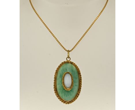 Double necklace and pendant with jade and moonstone. Venetian necklace with an oval pendant with a twisted edge and set with 