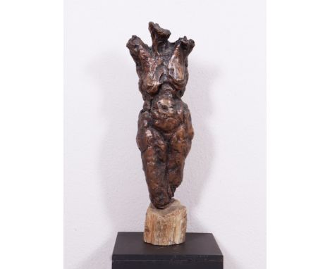 Anna Slonka-Moskwa (geb. 1979, Poznań), Unikat Bronze, patiniert, "Schönes Leben", weiblicher Torso auf versteinertem Holzsoc