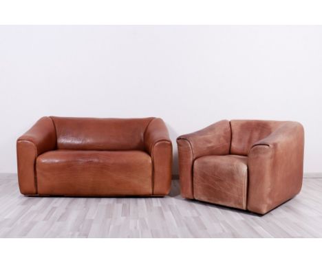 2 Sitzer Sofa und Sessel, DeSede, Schweiz, 1970er Jahre Modell "DS 47", hellbraunes Dickleder, Sitzflächen ausziehbar, ungema