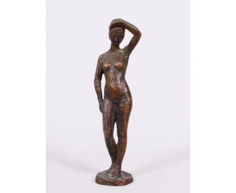 Fritz During (1910, Burg - 1993, Preetz) Bronze, patiniert, auf flachem Sockel, stehender weibliche Akt, den linken Arm über 