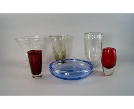 A clear glass vase, possibly Whitefriars, moulded and engraved with fish, 23cm high, together with collection of Whitefriars 