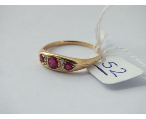 An antique ruby &amp; diamond ring in 18ct gold - size S - 3.8gms