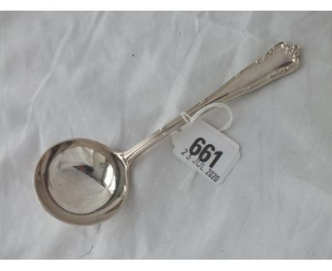 Fancy sauce ladle with ribboned border - London 1937 - 70gms