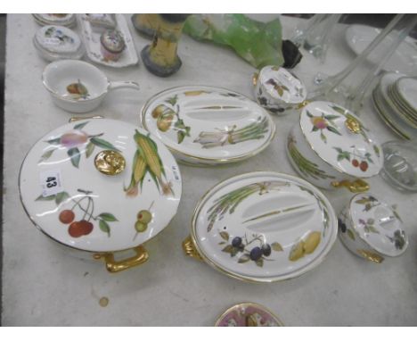 SEVEN PIECES OF ROYAL WORCESTER EVESHAM