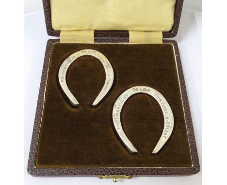 PAIR OF GEORGE VI SILVER COMMEMORATIVE MINIATURE HORSESHOESeach inscribed 'Remembrances From Crook-A-Breast', Sheffield 1946,