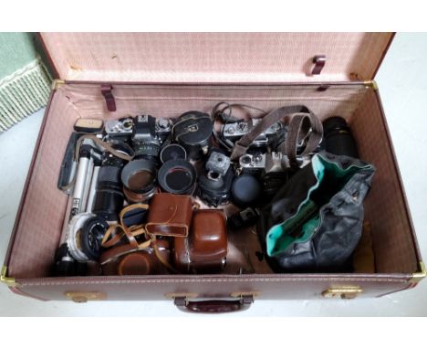 COLLECTION OF CAMERAS AND ACCESSORIESincluding a Minolta XE-1 with Rokkor-PF 1:1.7 f=50mm lens, Rokkor 1:3.5 f=28mm lens, Tel