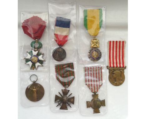 COLLECTION OF FRENCH MEDALScomprising a Medaille Militaire (WWI type); Legion d'Honneur - Badge of the Order, Knight (enamel 