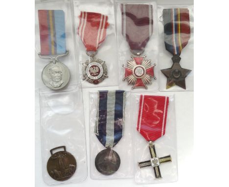 COLLECTION OF MISCELLANEOUS MEDALScomprising a Greece WWII Commemorative Military Medal; WWI Italy Victory; Pakistan Victory 
