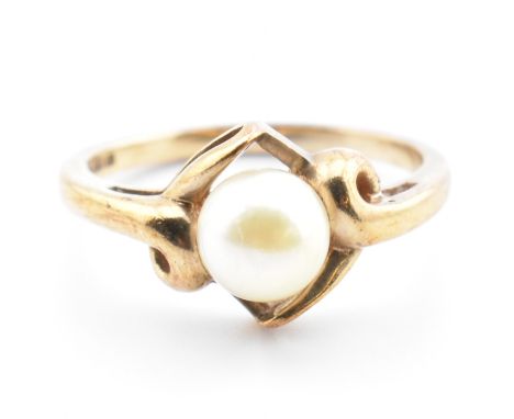 A hallmarked 9ct gold and pearl ring. The 9ct yellow gold ring having a single round cultured pearl set in a twisted mount to