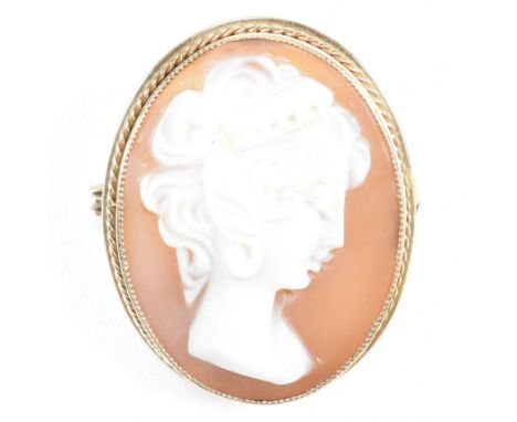 A hallmarked 9ct gold shell cameo brooch pin. The 9ct gold and oval carved shell cameo brooch pin featuring the profile of a 