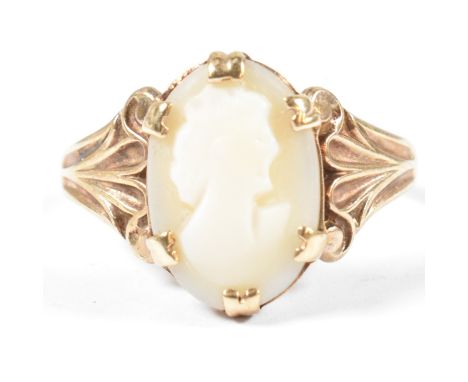 A hallmarked 9ct gold cameo ring. The ring having a cameo with the profile of a lady facing the right to fluted shoulders. Ha