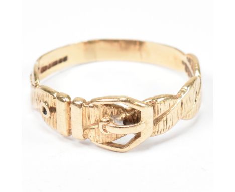 A hallmarked 9ct gold buckle ring. The 9ct yellow gold buckle ring having a twisted design with brushed texture to hexagonal 