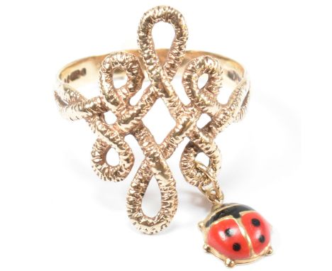 A hallmarked 9ct gold ring with ladybird charm. The 9ct gold ring having a textured twisted design with lady bird charm to cr
