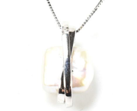 A 9ct white gold and cultured pearl Azendi pendant necklace. The 9ct white gold fine box link chain necklace strung with a cu