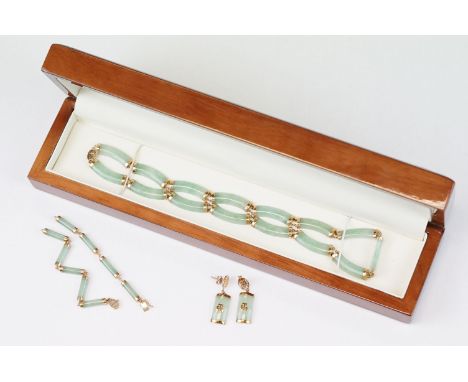 Jade 9ct yellow gold  necklace, drop earrings and a bracelet (af), the necklace formed of cabochon cut curved panels with gol