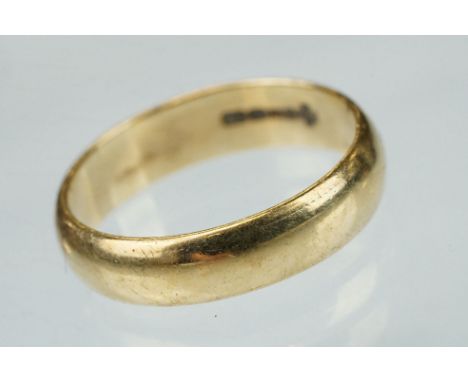 9ct yellow gold wedding band, plain polished, band width approx 5mm, ring size S 