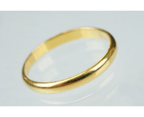 22ct yellow gold wedding band, plain polished, band width approx 2.5mm, ring size Q½ 