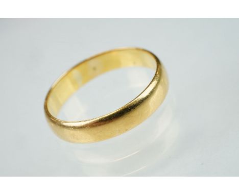 22ct yellow gold wedding band, plain polished, width approx 4.5mm, ring size S½ 