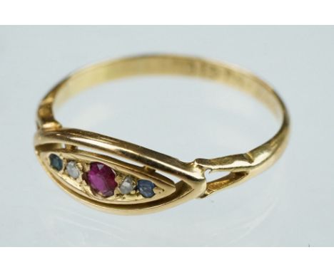 Early 20th century gem set 18ct yellow gold five stone boat head ring, comprising emerald, diamond, ruby and sapphire, the ce