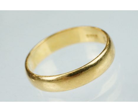 22ct yellow gold wedding band, plain polished, band width approx 4mm, ring size N 