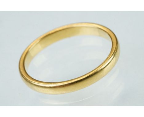 22ct yellow gold wedding band, width approx 2.5mm, ring size M 