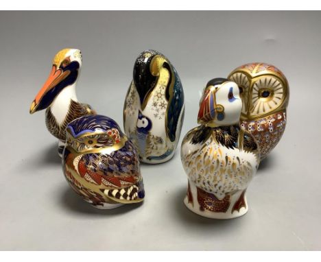   Five Royal Crown Derby bird paperweights, Barn Owl, Little Grey Owl, Aurora Mother Penguin, Puffin and Brown Pelican, talle