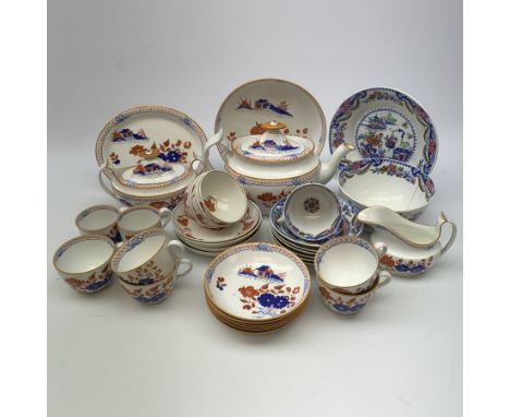 Early 19th century Spode Dolls House pattern tea wares, comprising teapot, twin handled sucrier and cover, milk jug, five tea