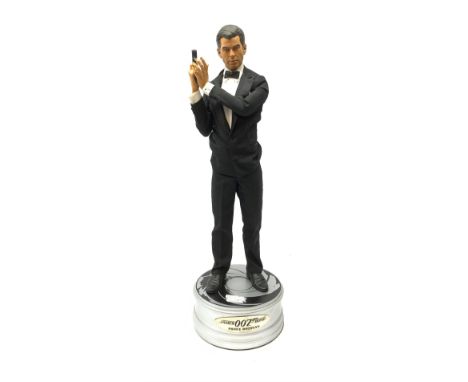James Bond - Slideshow Collectibles limited edition 1:4 scale figure of Pierce Brosnan as 007, No 0529/1250, boxed with slipc