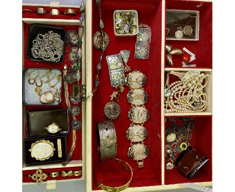 9CT GOLD, SILVER, COSTUME &amp; OTHER JEWELLERY &amp; COLLECTABLES GROUP - in a vintage lidded jewellery case, items include 