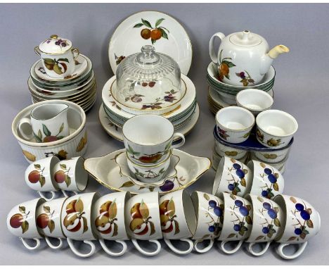 ROYAL WORCESTER "EVESHAM" OVEN TO TABLEWARE, approximately 62 pieces